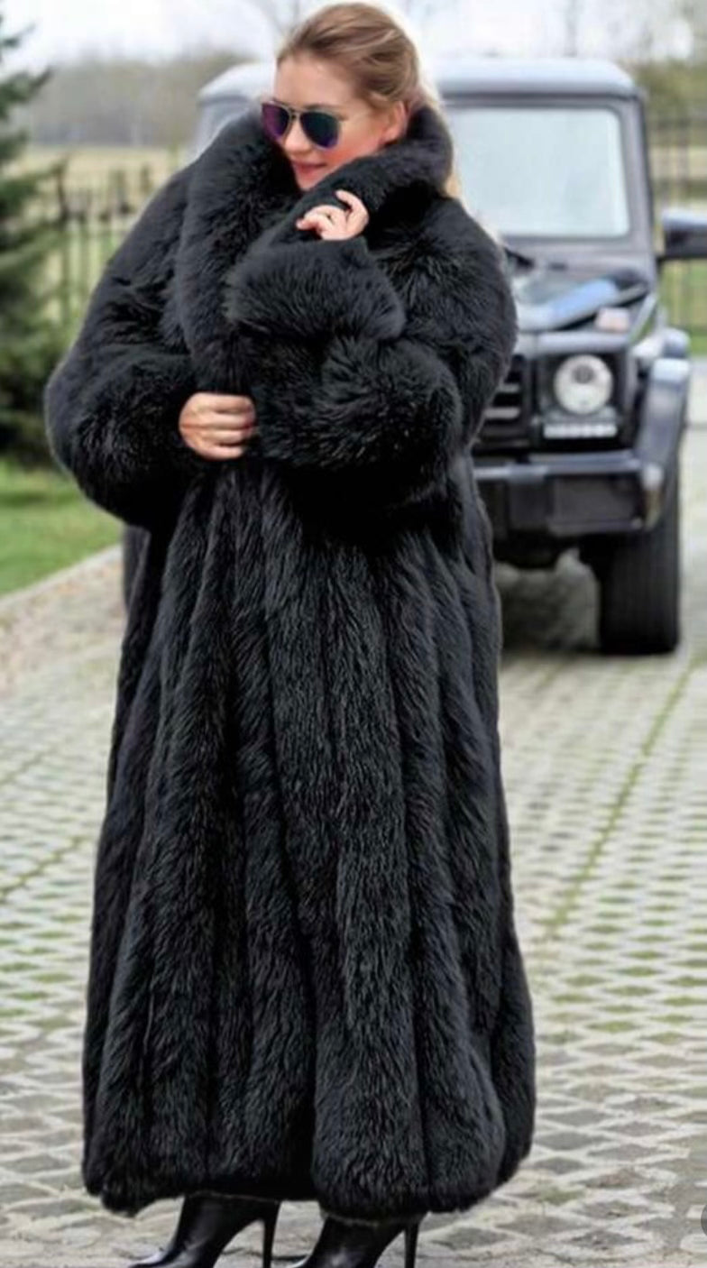 Heavy Girl The Royal Length Fur