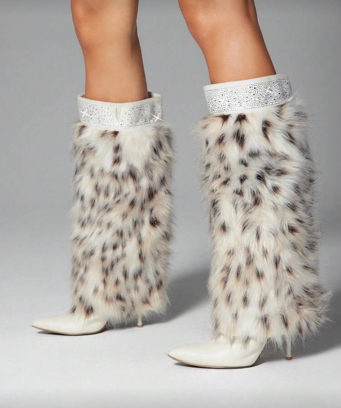 Tail fur boots